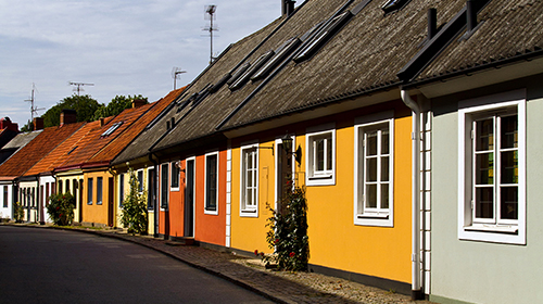 Pittoresk gata med småhus i Ystad.